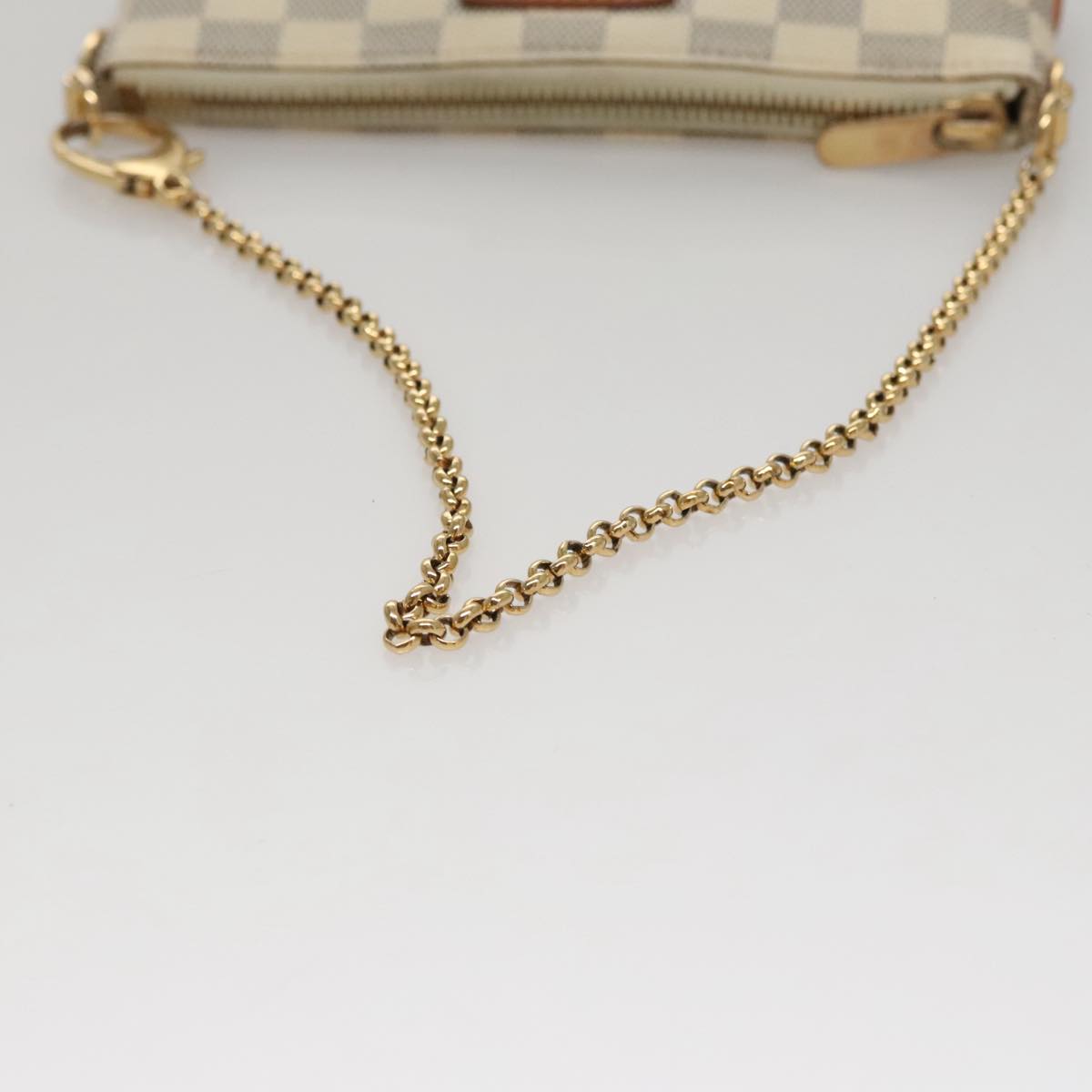 Louis Vuitton Mira White Canvas Clutch Bag (Pre-Owned)