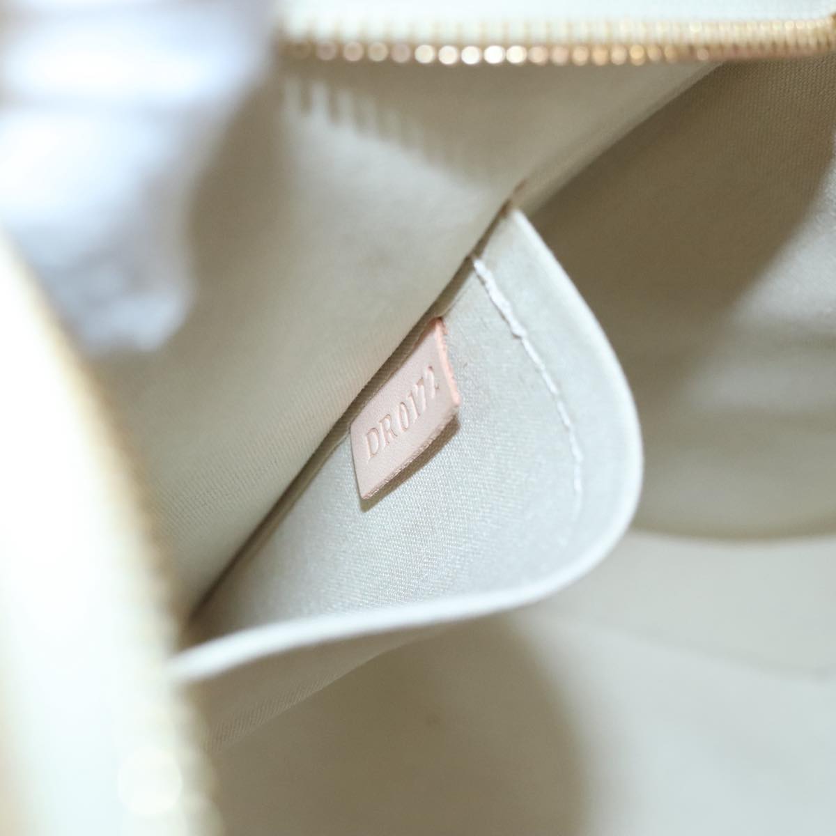 Louis Vuitton Blair Beige Patent Leather Handbag (Pre-Owned)