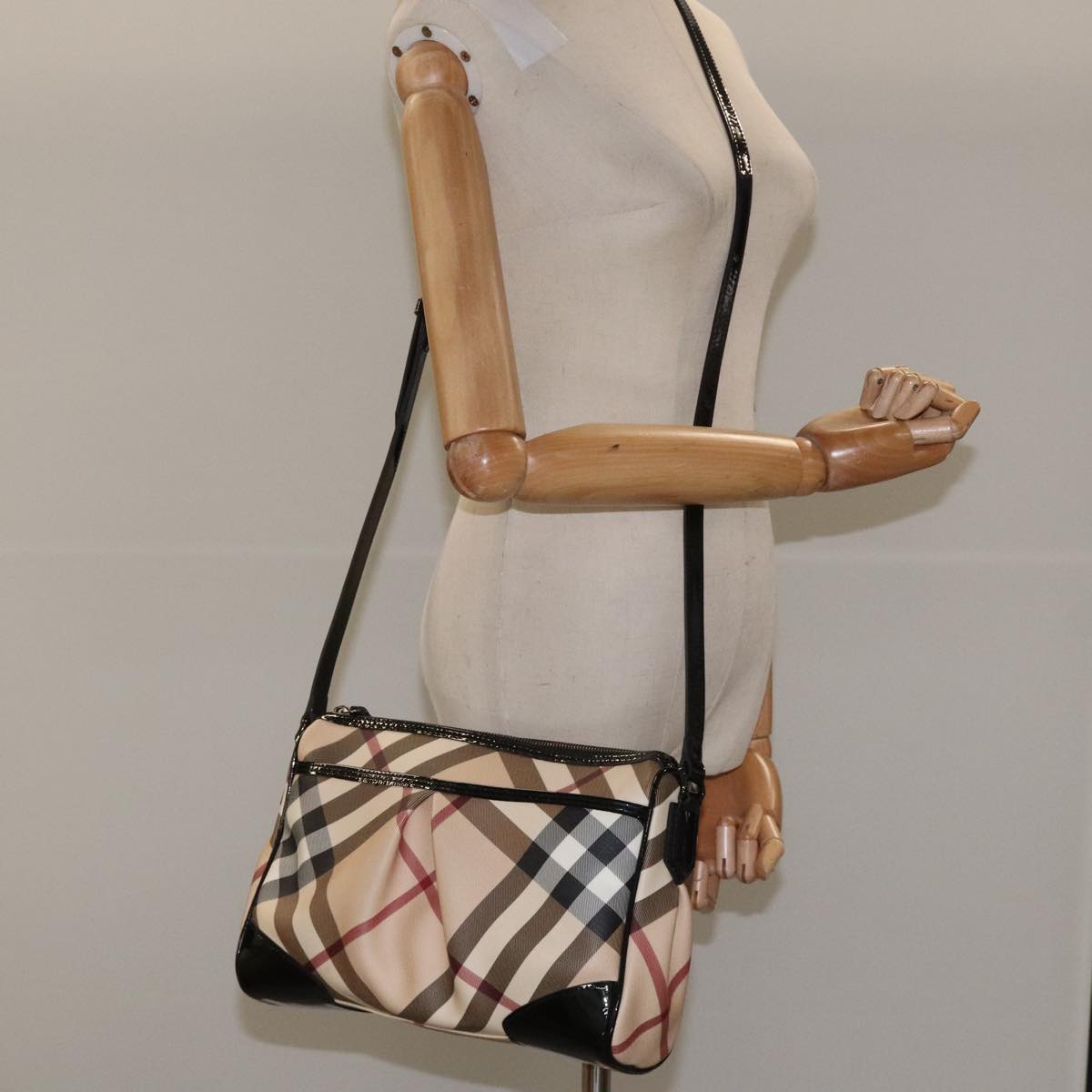 Burberry Nova Check Beige Canvas Shoulder Bag (Pre-Owned)