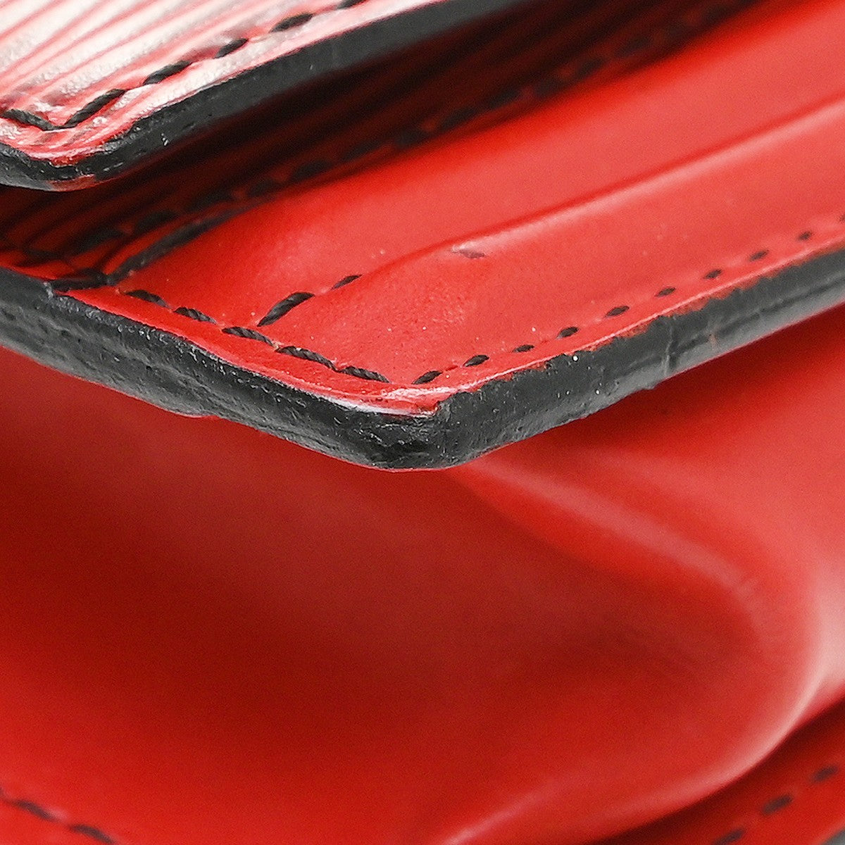 Louis Vuitton Tilsitt Bum Epi Leather Red Leather Handbag (Pre-Owned)