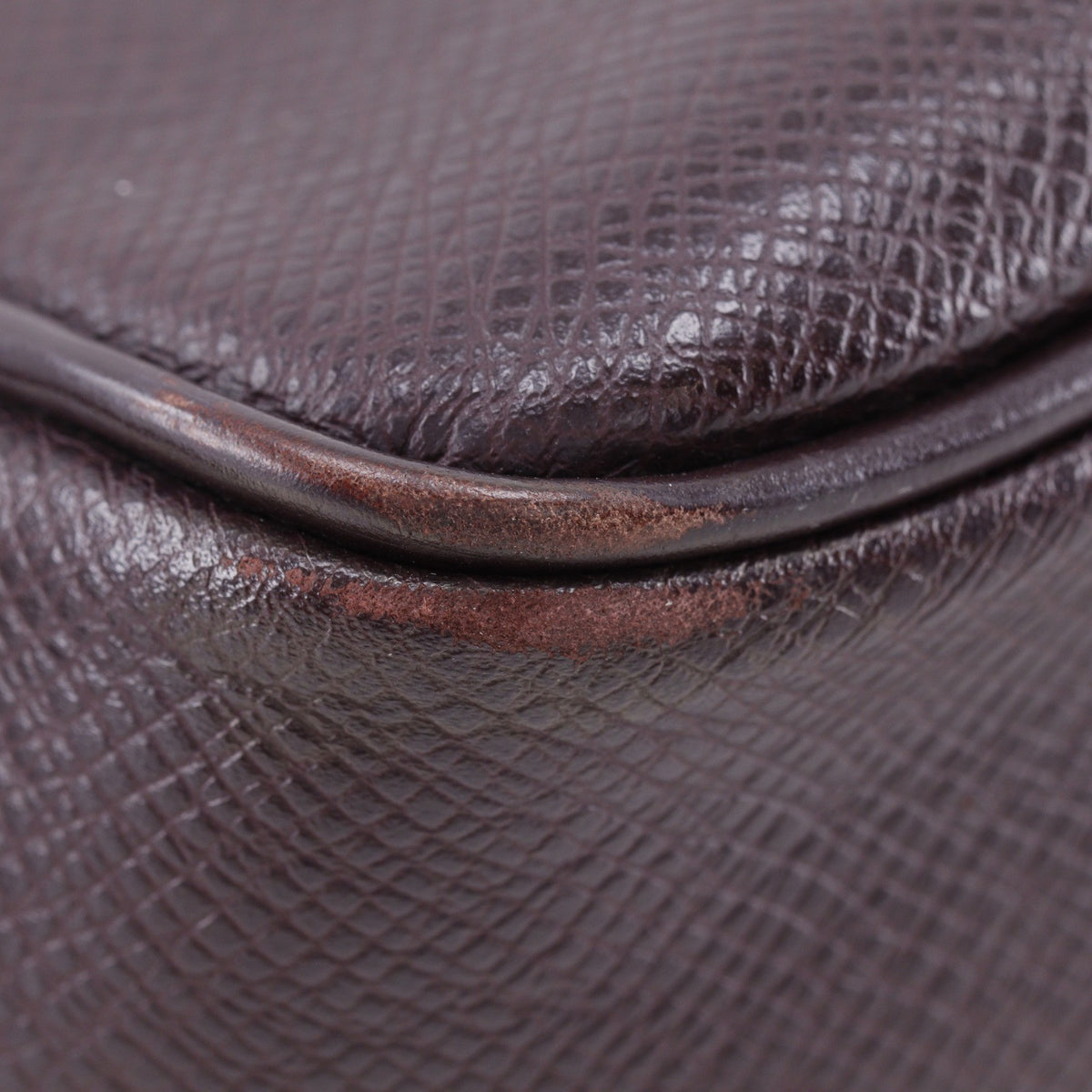 Louis Vuitton Yaranga Messenger Taiga Leather Burgundy Leather Shoulder Bag Bag (Pre-Owned)