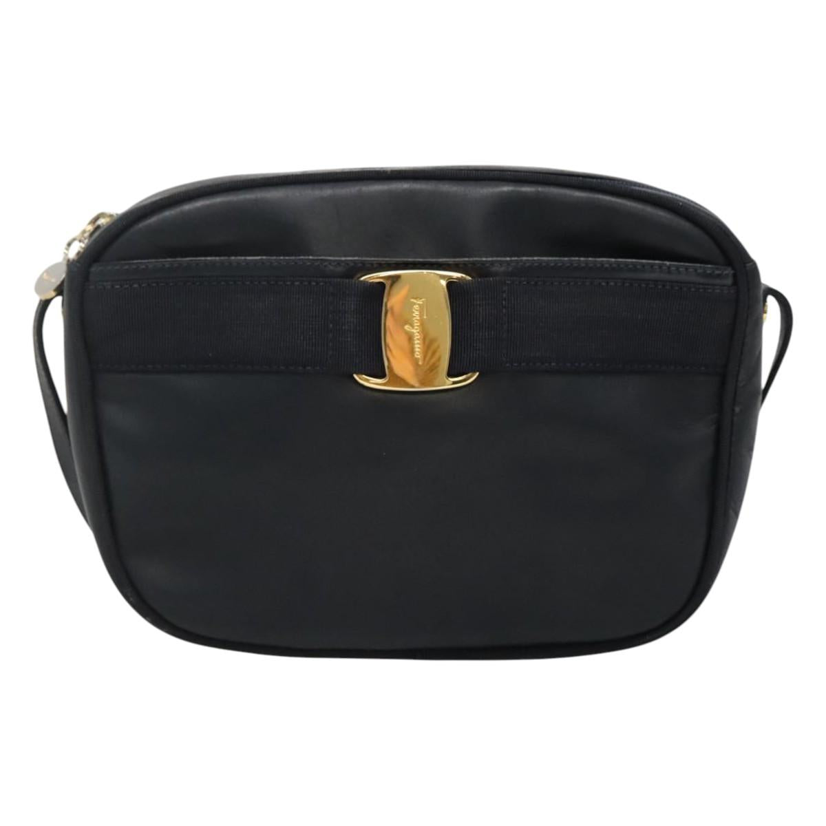 Salvatore Ferragamo Vara Black Leather Shoulder Bag (Pre-Owned)