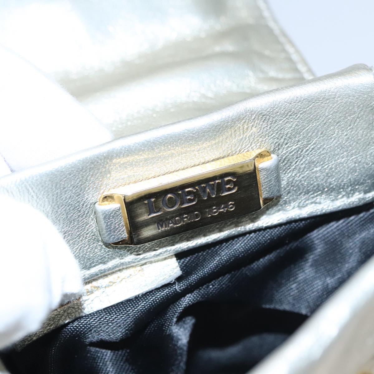 Loewe Silver Leather Shoulder Bag (Pre-Owned)