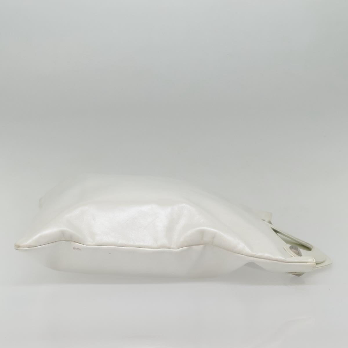 Chanel Matelassé White Leather Handbag (Pre-Owned)