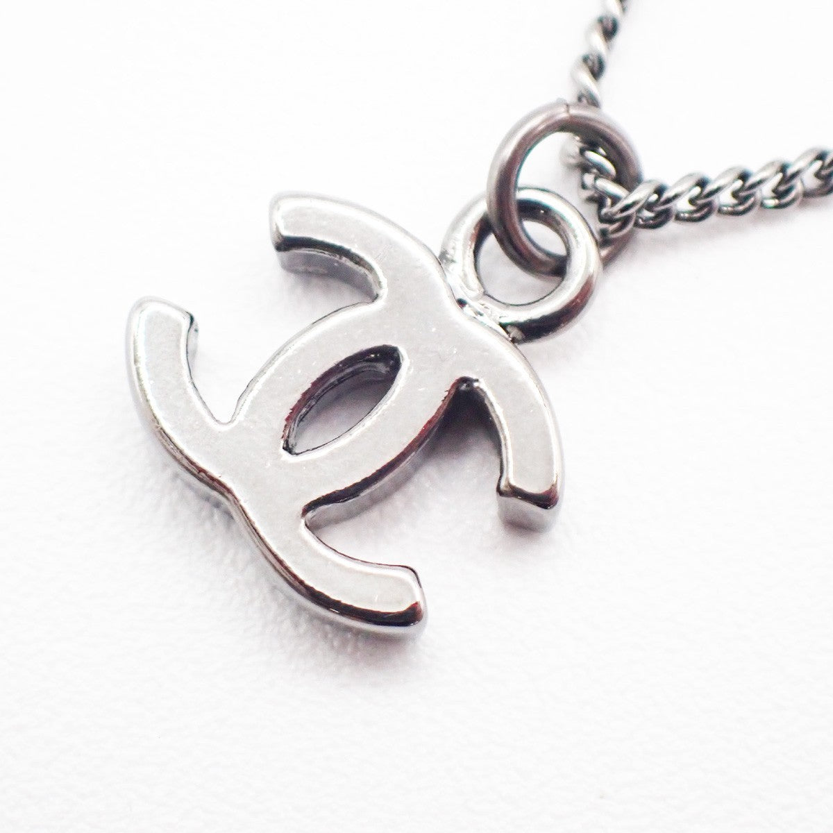 Chanel Cc Flower Ladybug Silver Plated And Acrylic Silver Metal Necklace Jewelry (Pre-Owned)