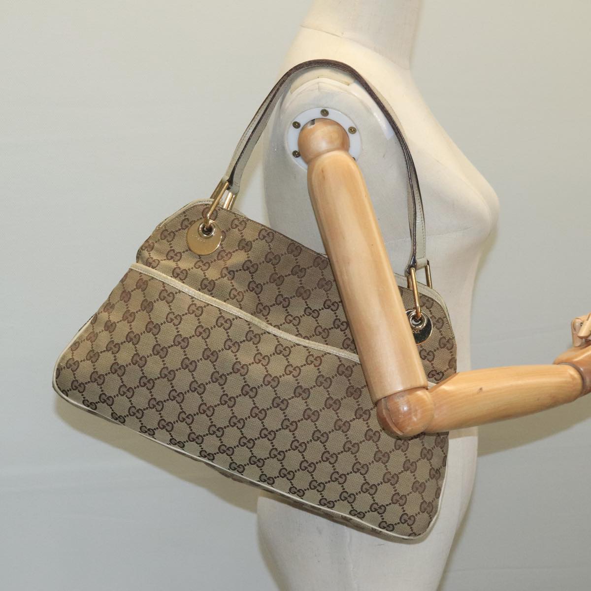 Gucci Gg Canvas Beige Canvas Tote Bag (Pre-Owned)