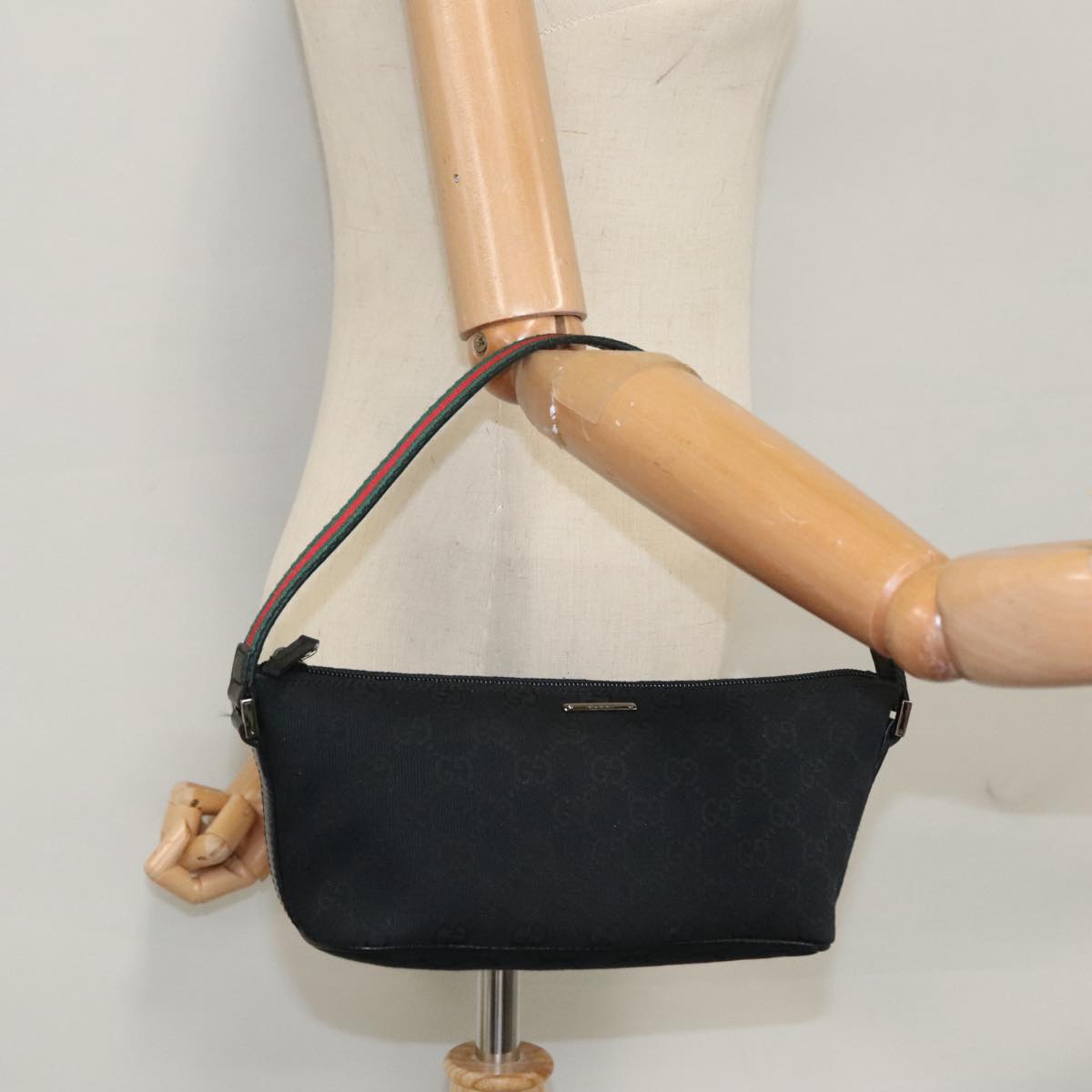 Gucci Baguette Black Canvas Clutch Bag (Pre-Owned)