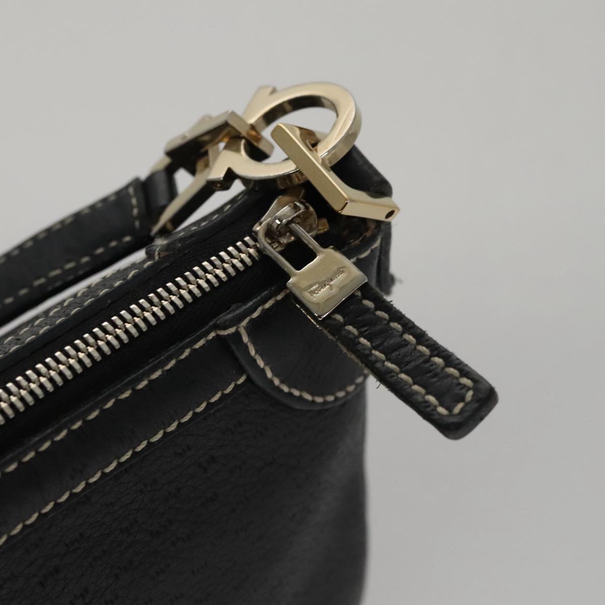 Salvatore Ferragamo Gancini Black Leather Shoulder Bag (Pre-Owned)