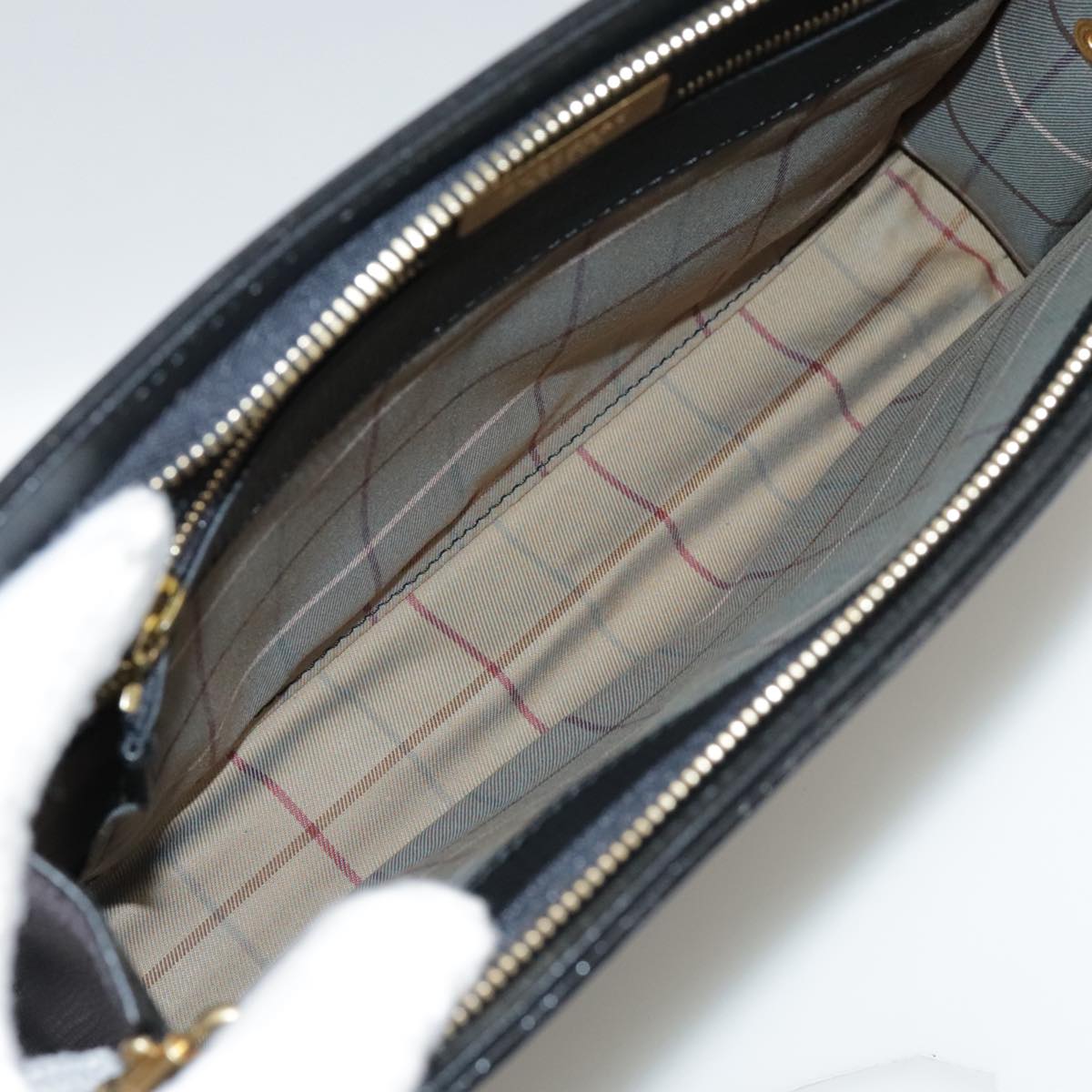 Burberry Black Leather Clutch Bag (Pre-Owned)