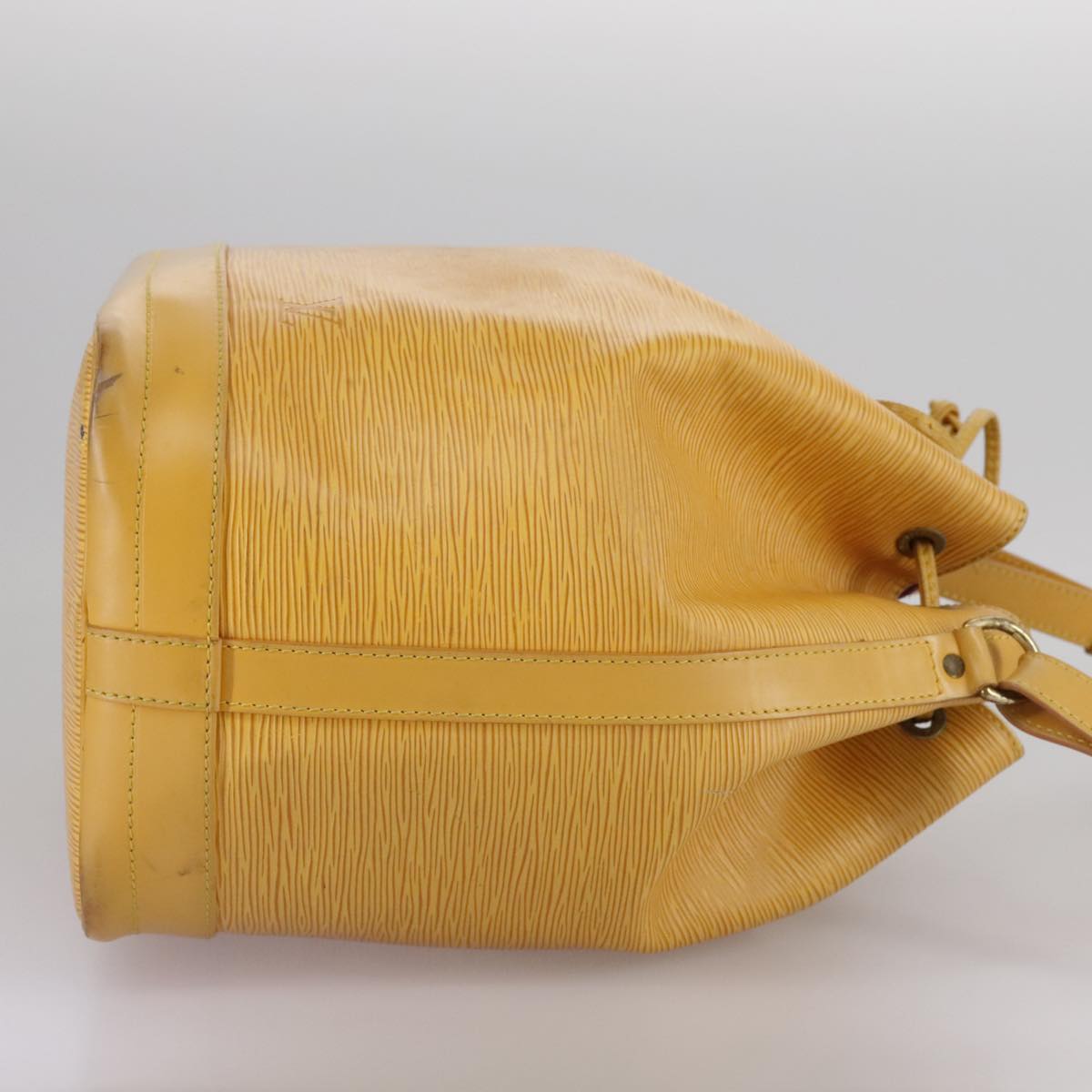 Louis Vuitton Noe Yellow Leather Shoulder Bag (Pre-Owned)
