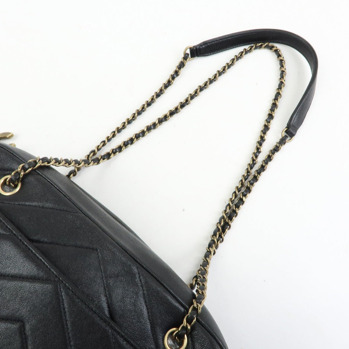 Chanel Camera Chevron Lambskin Black Leather Handbag (Pre-Owned)