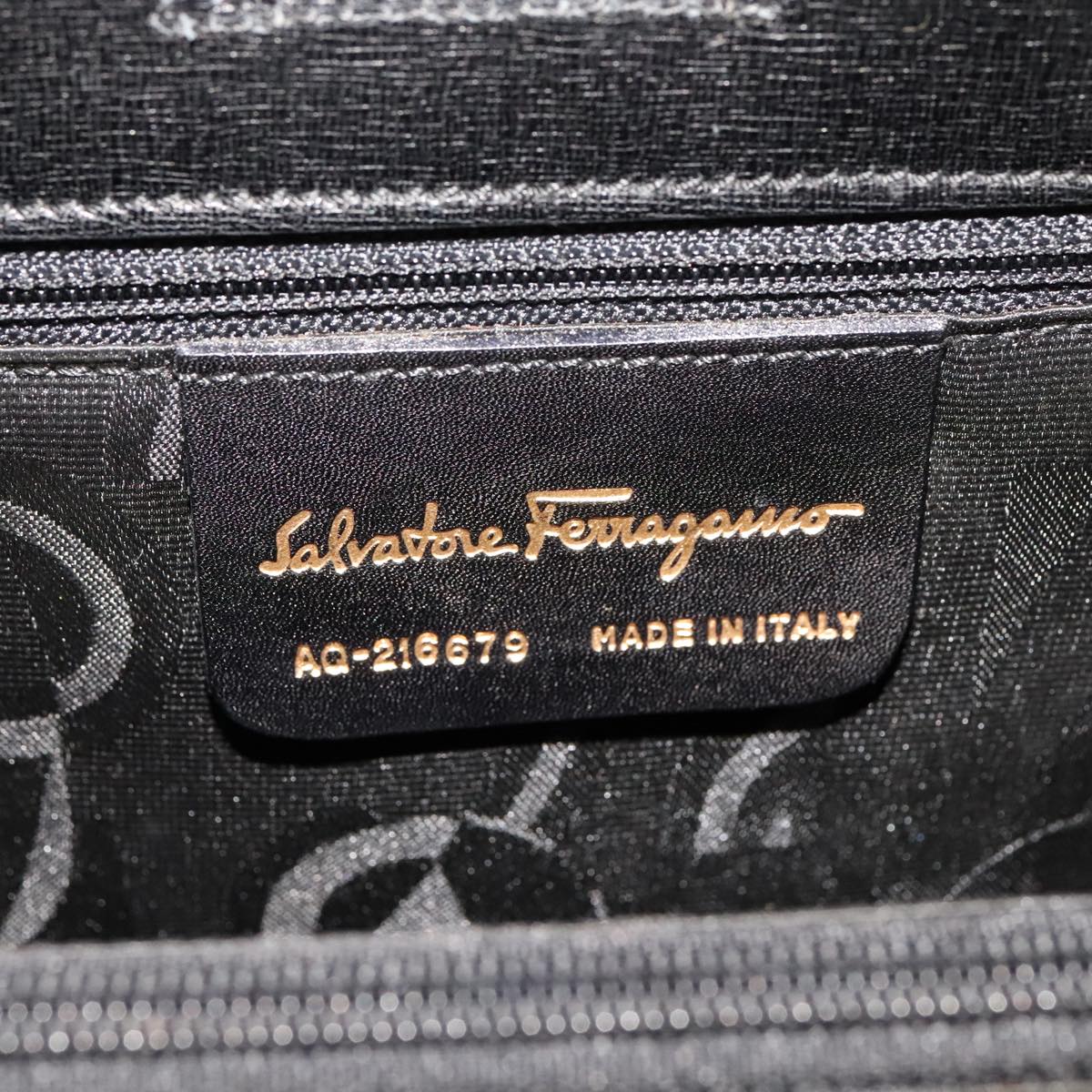 Salvatore Ferragamo Vara Black Leather Shoulder Bag (Pre-Owned)