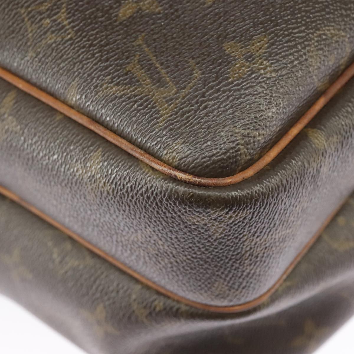 Louis Vuitton Reporter Brown Canvas Shoulder Bag (Pre-Owned)