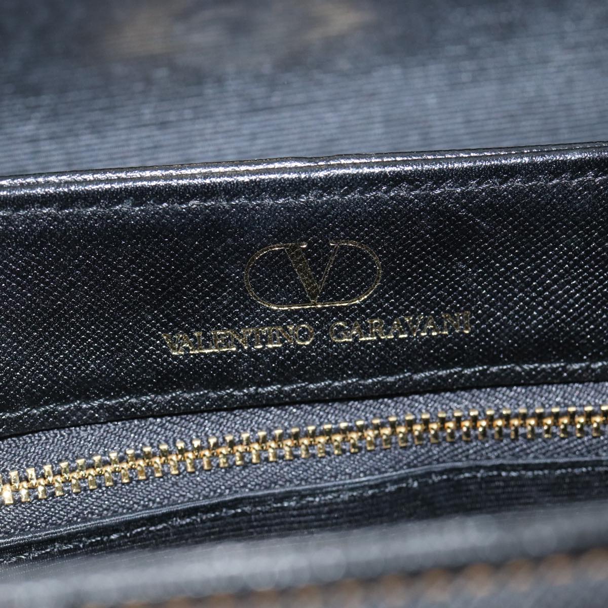 Valentino Garavani Black Leather Handbag (Pre-Owned)