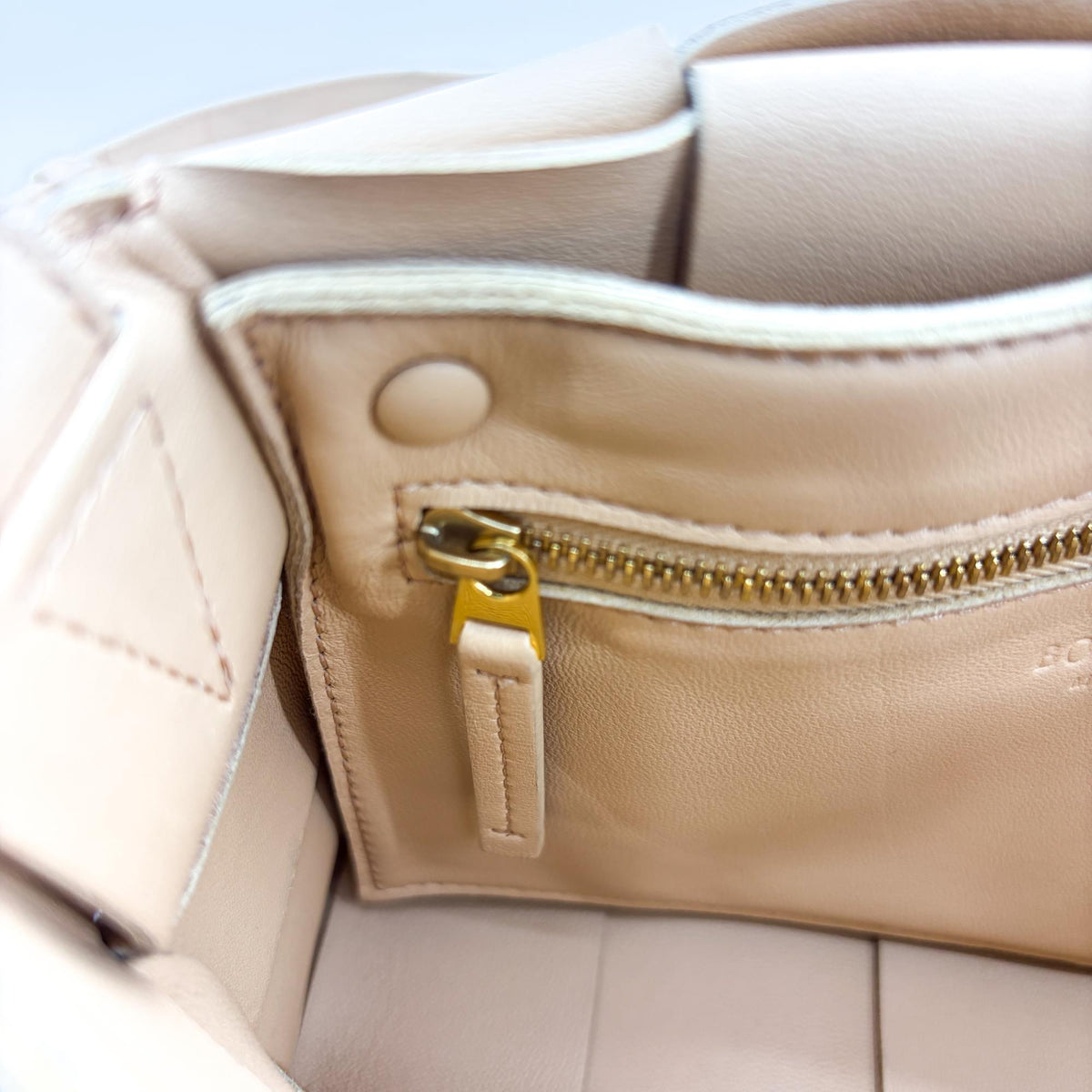 Bottega Veneta Cassette Maxi Intrecciato Leather Beige Leather Crossbody Bag Bag (Pre-Owned)