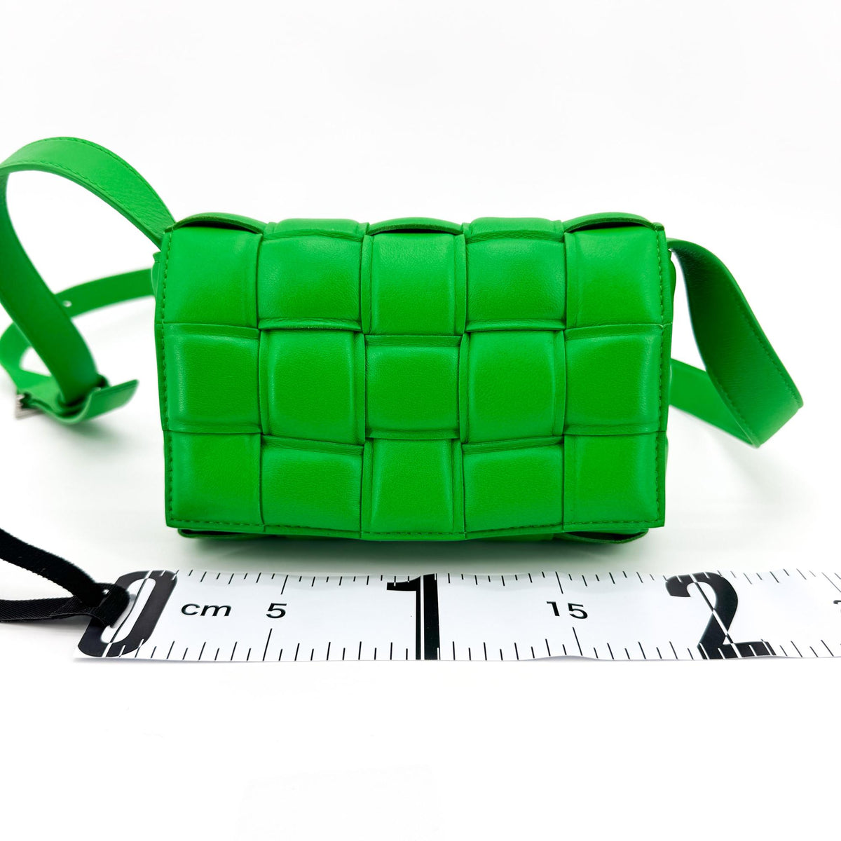 Bottega Veneta Cassette Padded Maxi Intrecciato Leather Green Leather Crossbody Bag Bag (Pre-Owned)