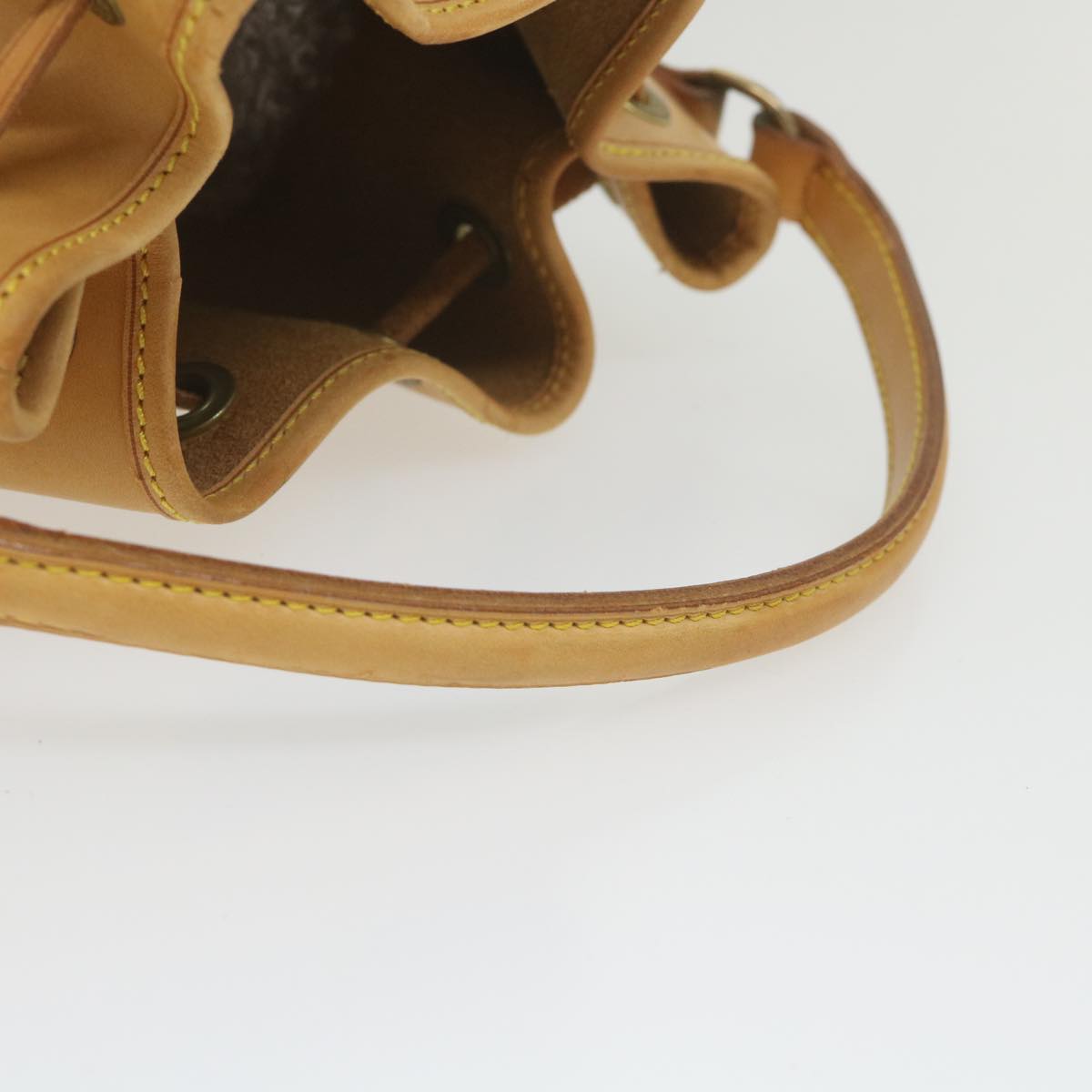Louis Vuitton Noe Beige Leather Handbag (Pre-Owned)