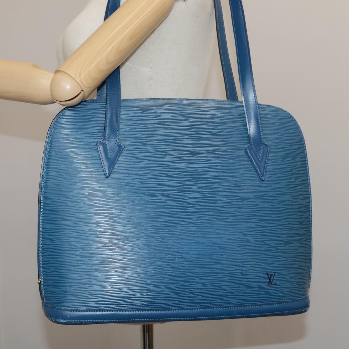 Louis Vuitton Lussac Blue Leather Shoulder Bag (Pre-Owned)