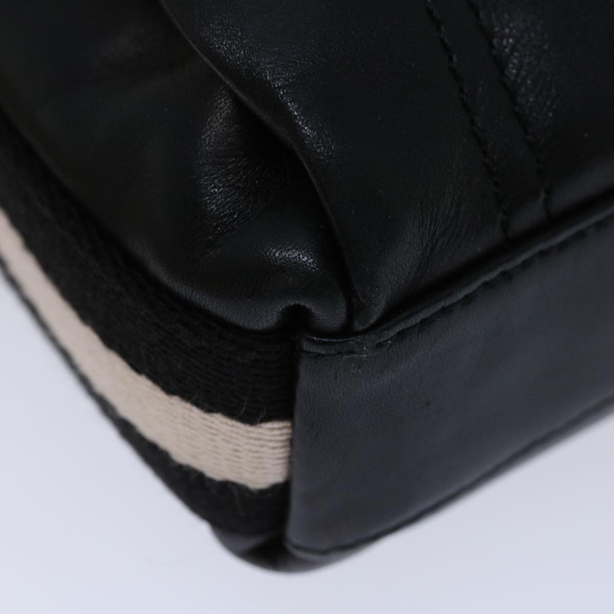 Bally -- Black Leather Shoulder Bag (Pre-Owned)