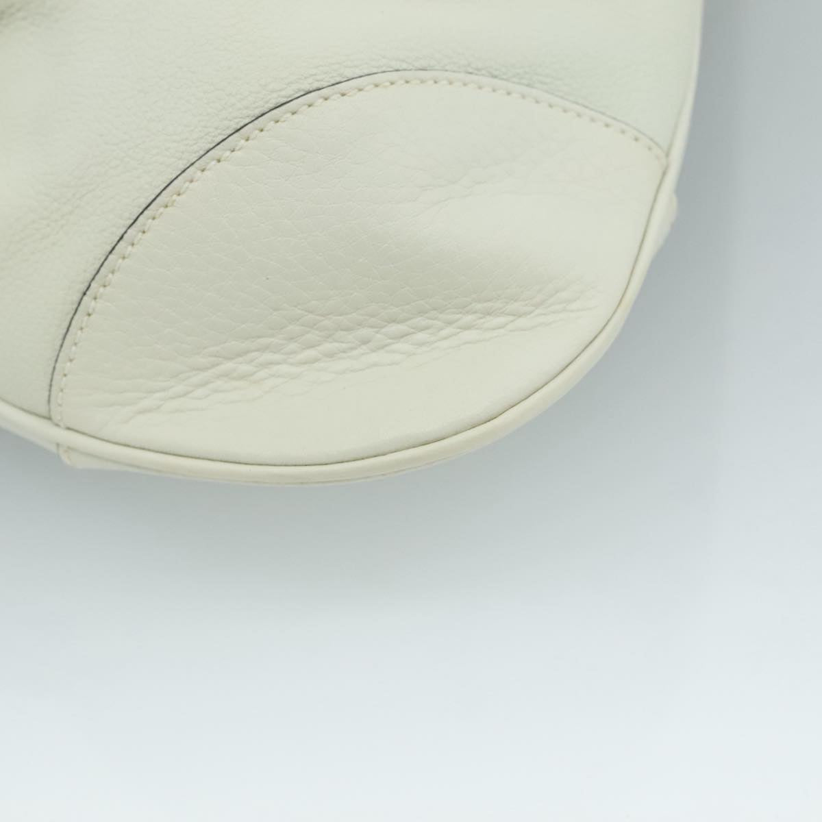 Salvatore Ferragamo Gancini White Leather Handbag (Pre-Owned)