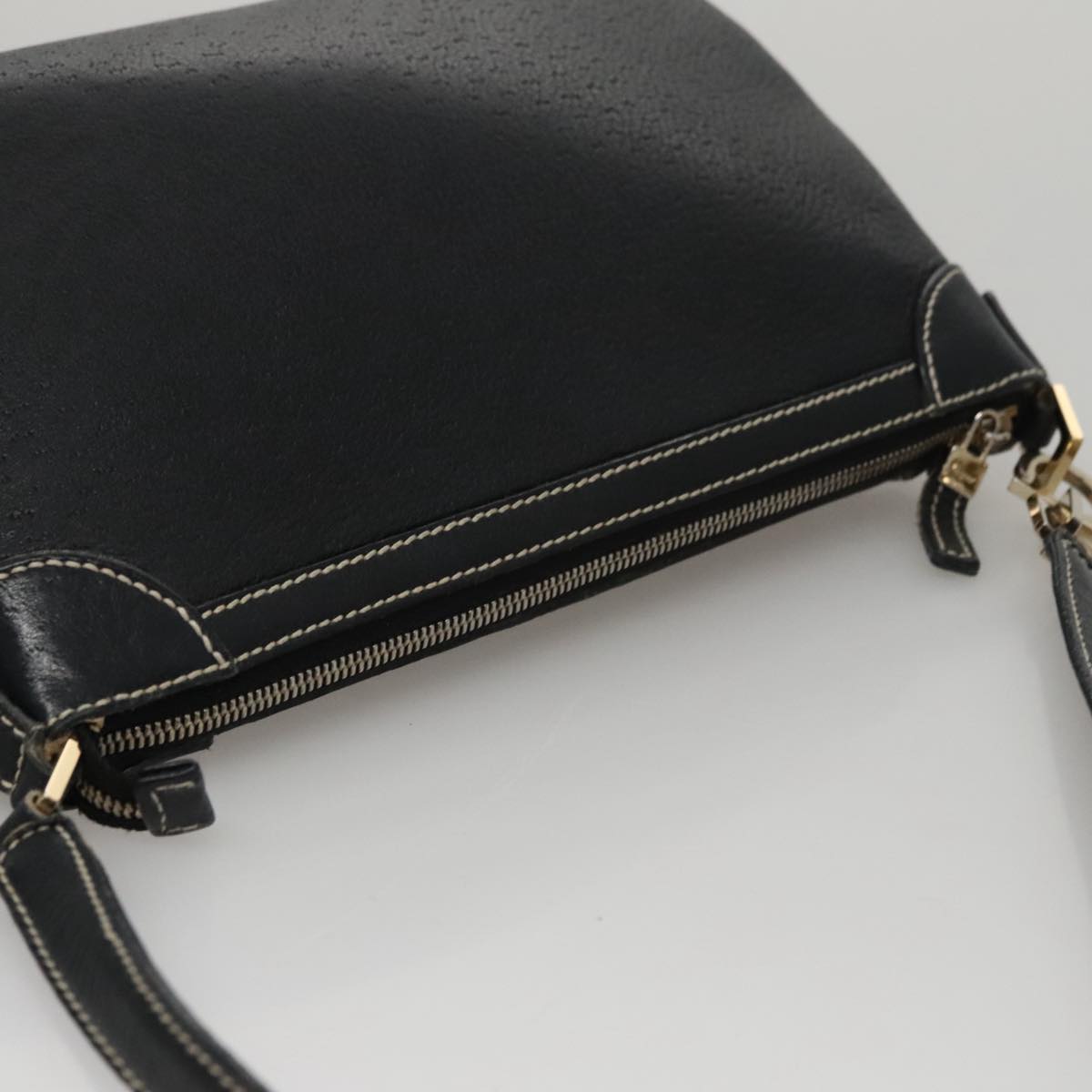 Salvatore Ferragamo Gancini Black Leather Shoulder Bag (Pre-Owned)