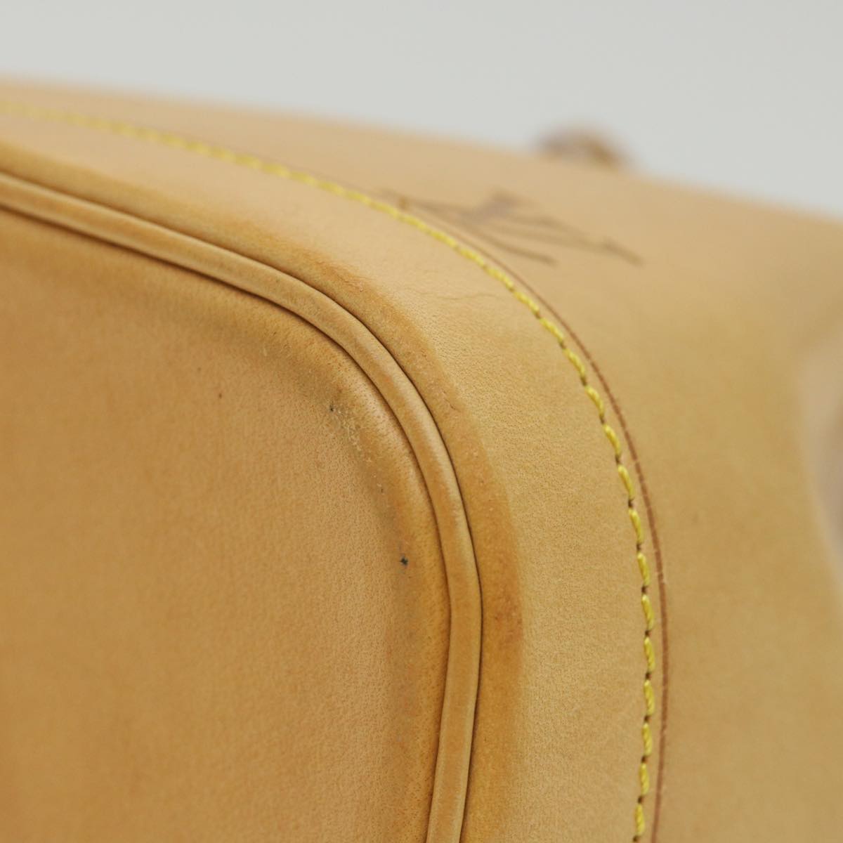 Louis Vuitton Noe Beige Leather Handbag (Pre-Owned)