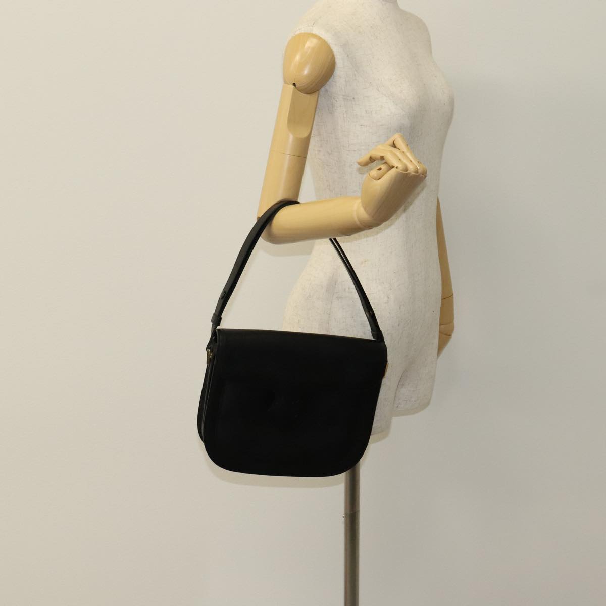 Yves Saint Laurent Black Leather Shoulder Bag (Pre-Owned)