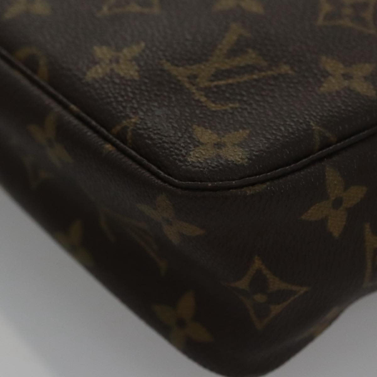 Louis Vuitton Truth Toilette 23 Brown Canvas Clutch Bag (Pre-Owned)