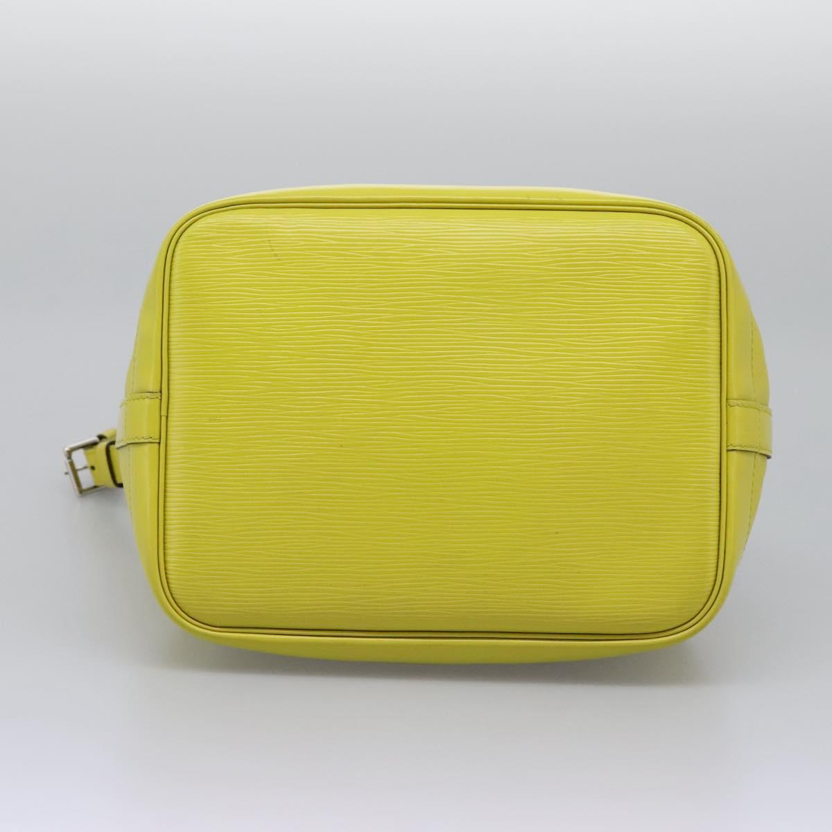 Louis Vuitton Petit Noé Green Leather Shoulder Bag (Pre-Owned)