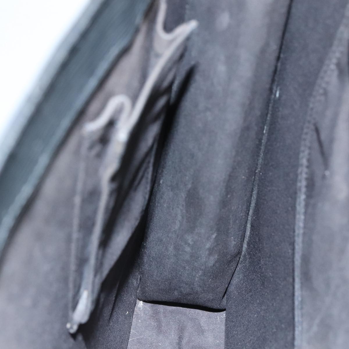 Louis Vuitton Black Leather Handbag (Pre-Owned)