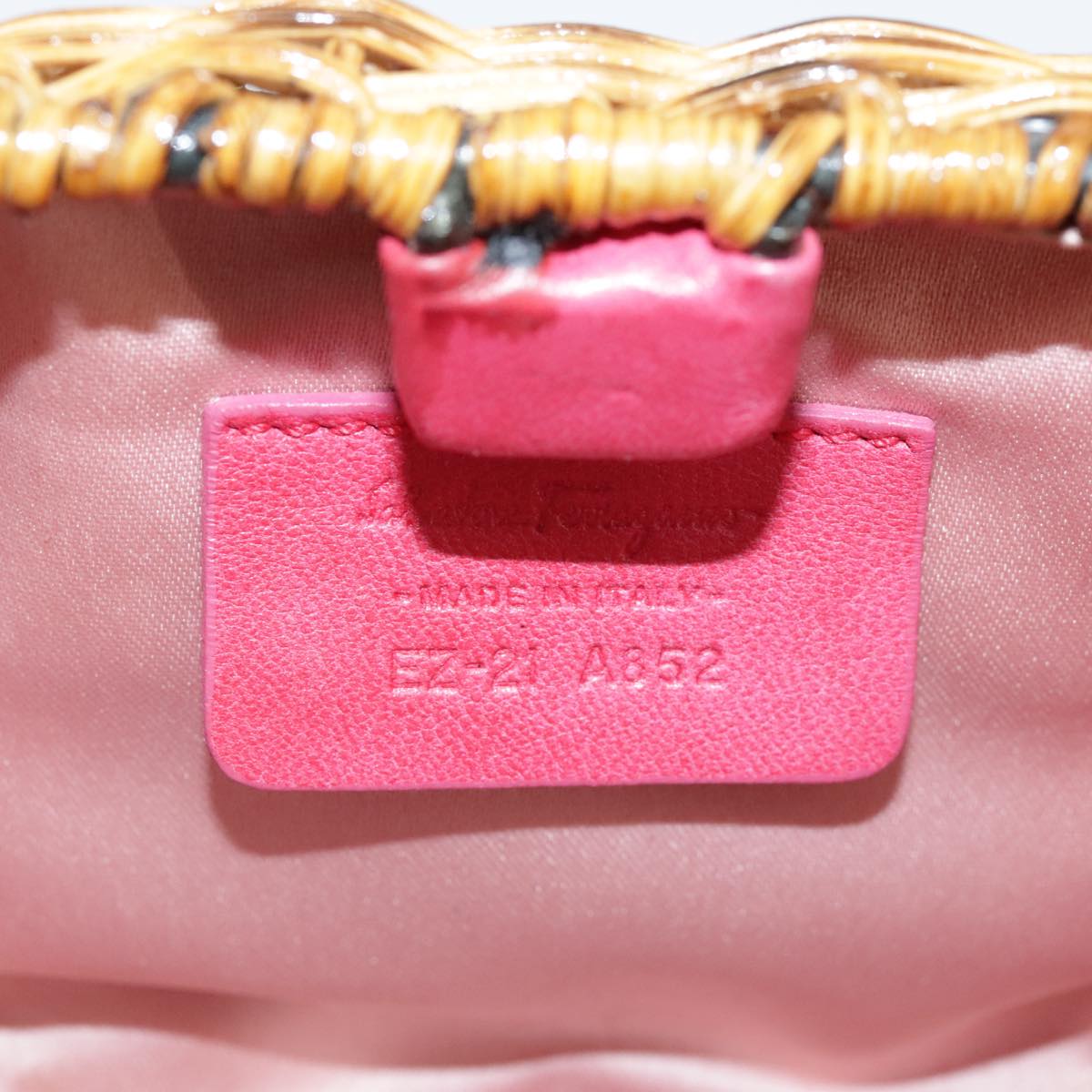 Salvatore Ferragamo Pink Synthetic Shoulder Bag (Pre-Owned)