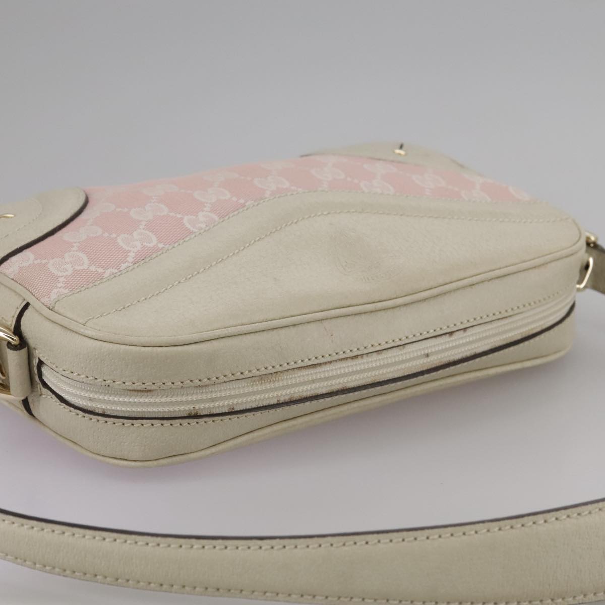 Gucci Crest Pink Leather Shoulder Bag (Pre-Owned)