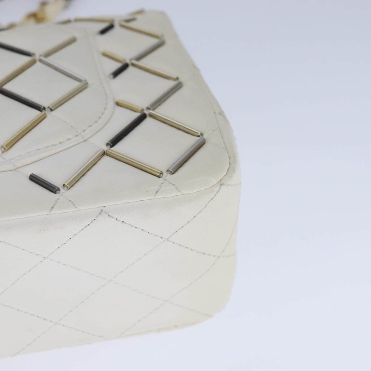 Chanel Timeless White Leather Shoulder Bag (Pre-Owned)