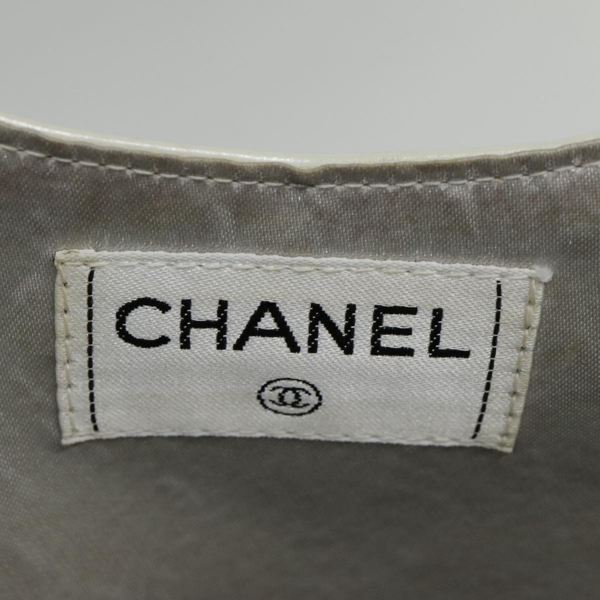 Chanel Matelassé White Leather Handbag (Pre-Owned)