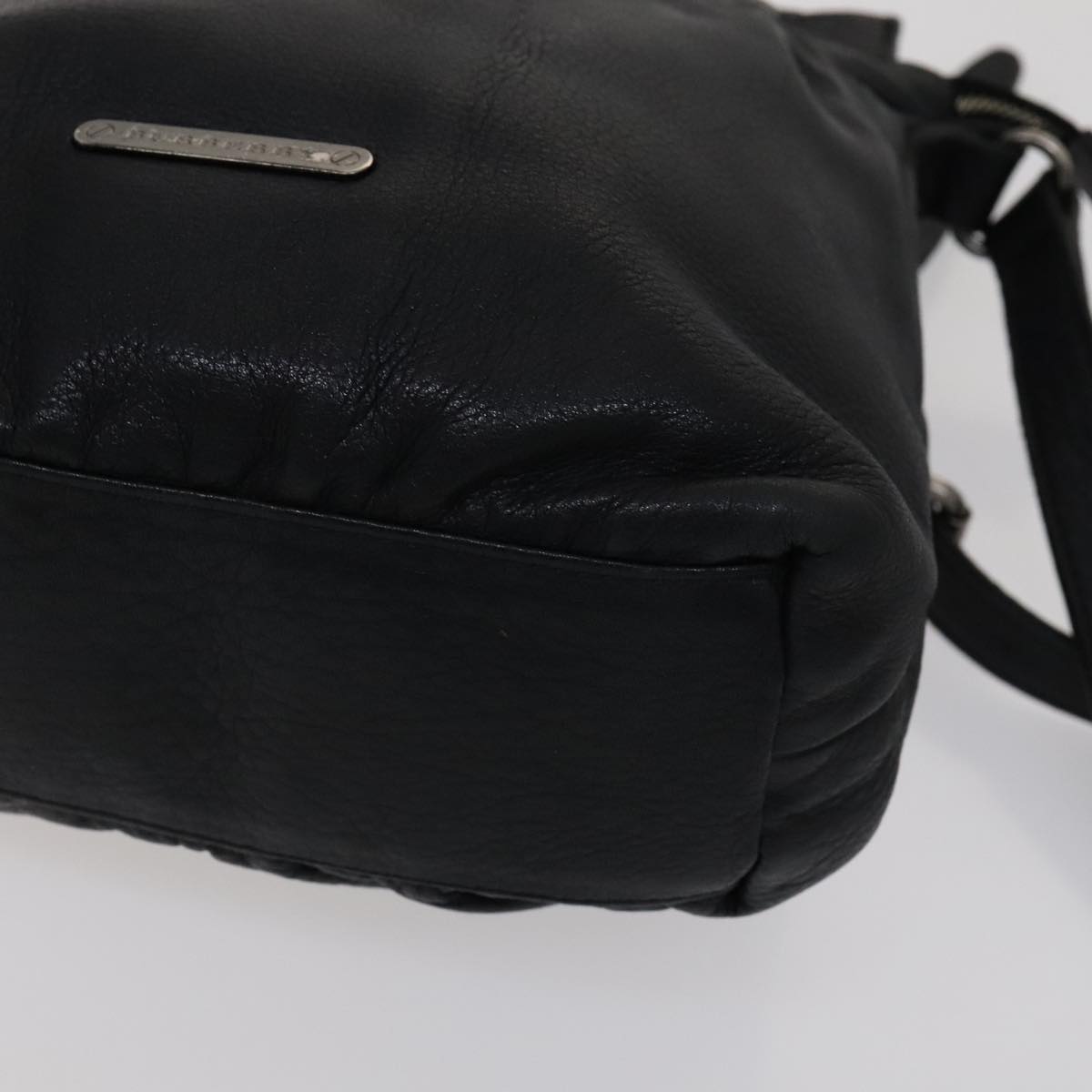 Burberry Black Leather Shoulder Bag (Pre-Owned)