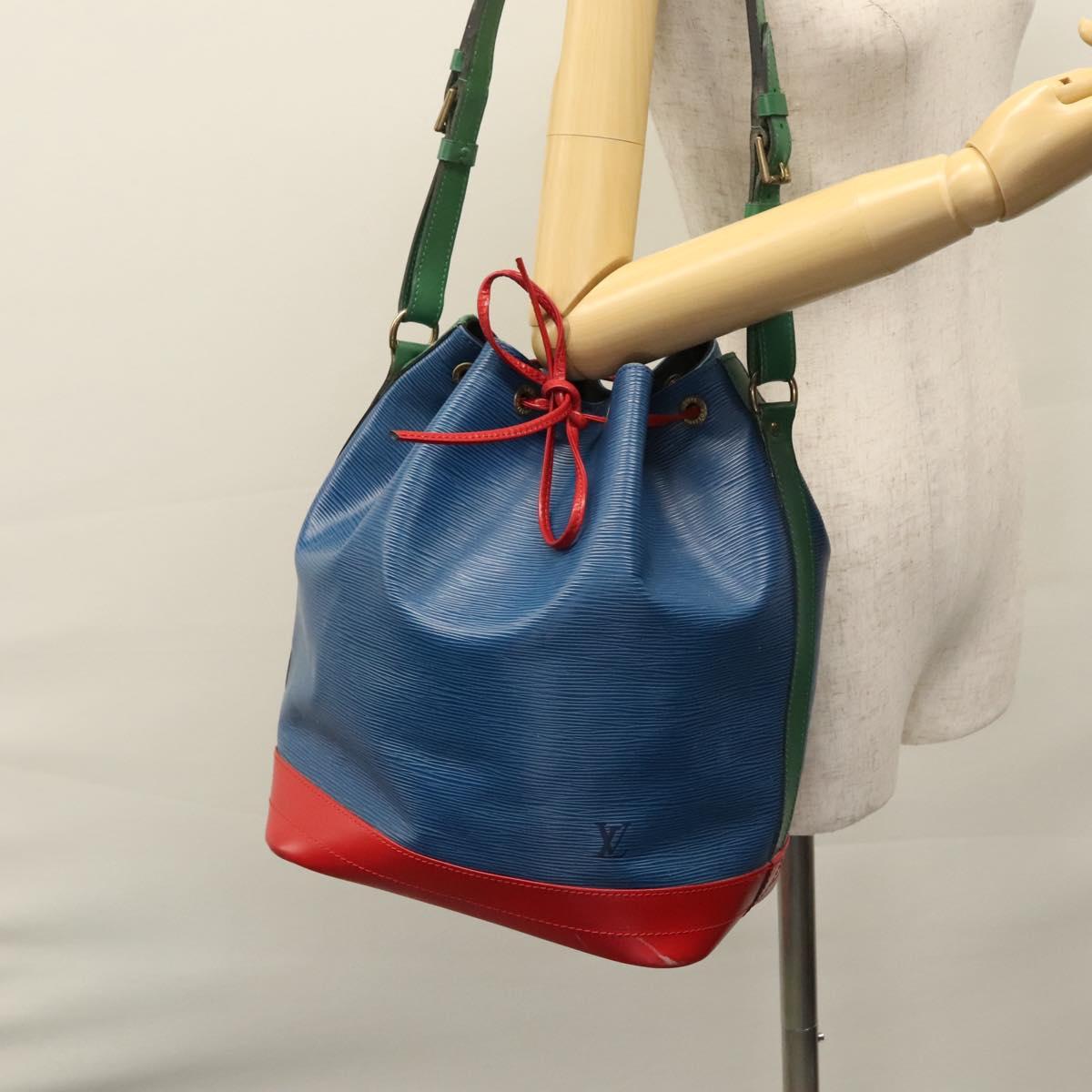 Louis Vuitton Noe Blue Leather Shoulder Bag (Pre-Owned)