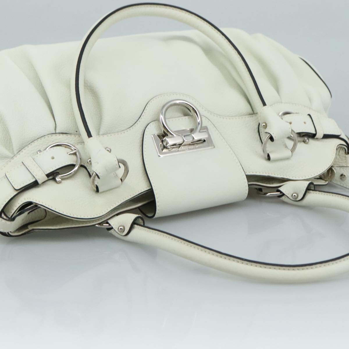 Salvatore Ferragamo Gancini White Leather Handbag (Pre-Owned)
