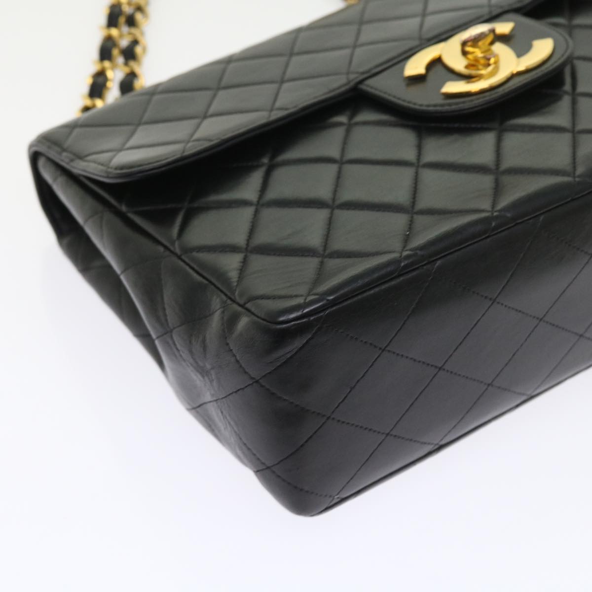 Chanel Black Leather Shoulder Bag (Pre-Owned)