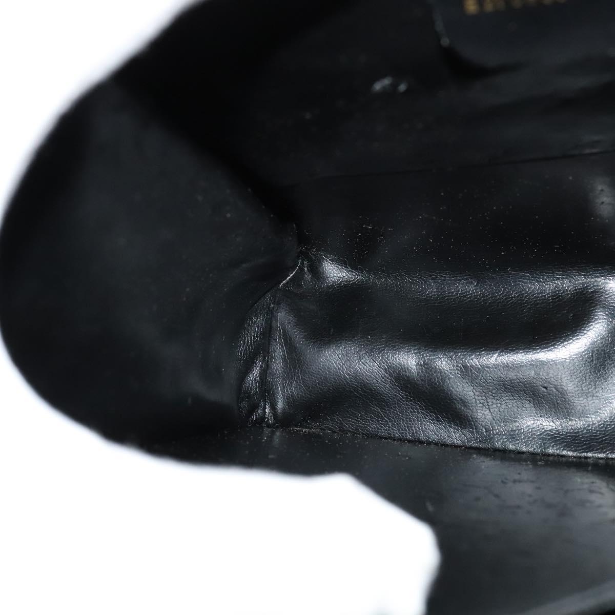 Salvatore Ferragamo Gancini Black Leather Handbag (Pre-Owned)