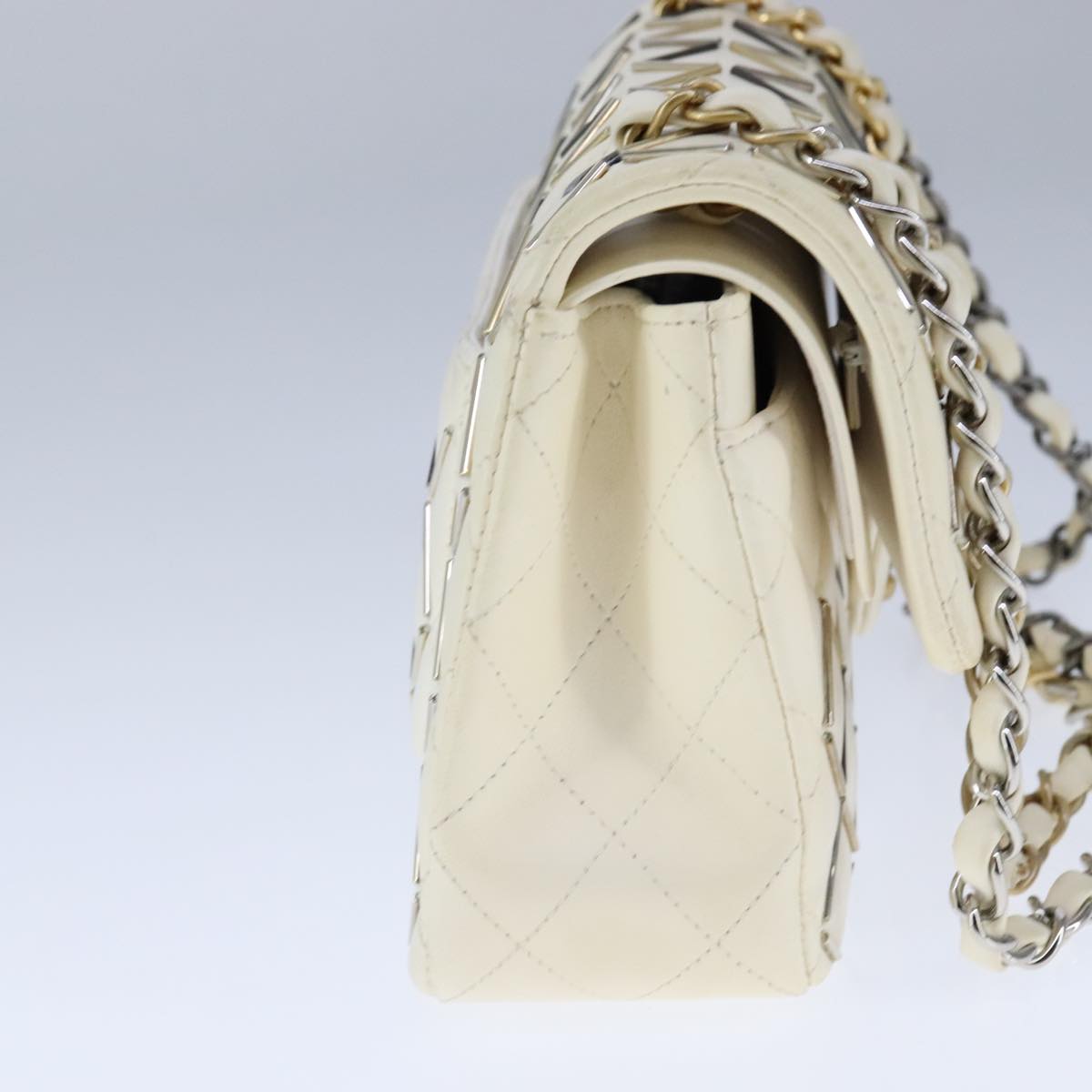 Chanel Timeless White Leather Shoulder Bag (Pre-Owned)