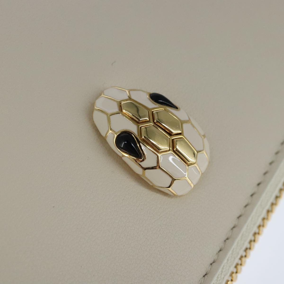 Bulgari Serpenti White Leather Handbag (Pre-Owned)