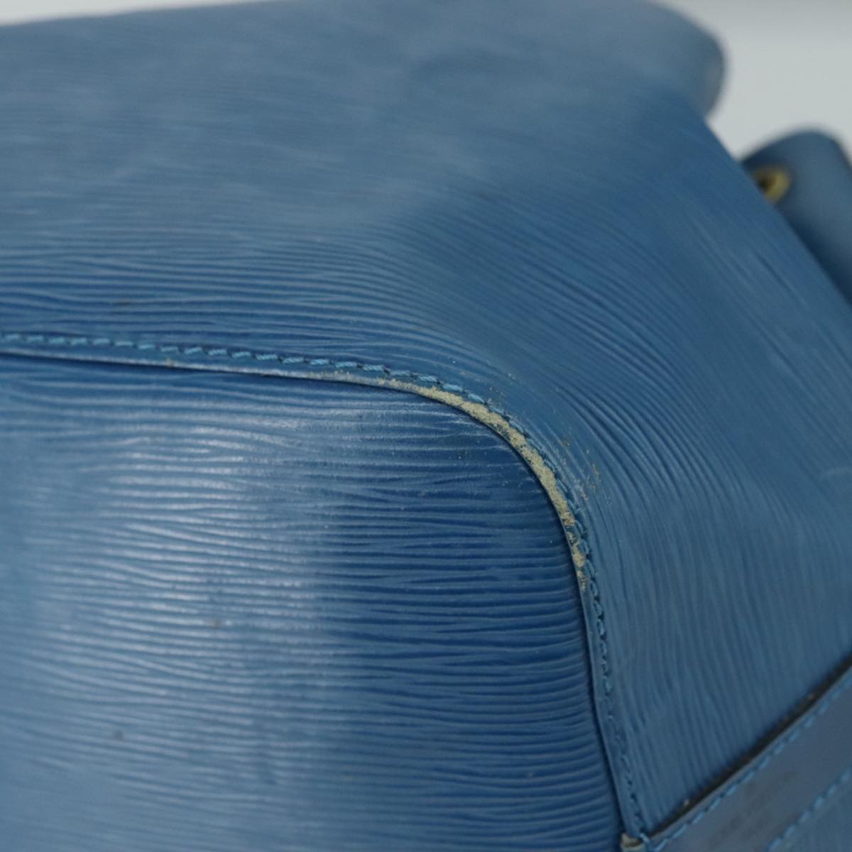 Louis Vuitton Noé Blue Leather Shoulder Bag (Pre-Owned)