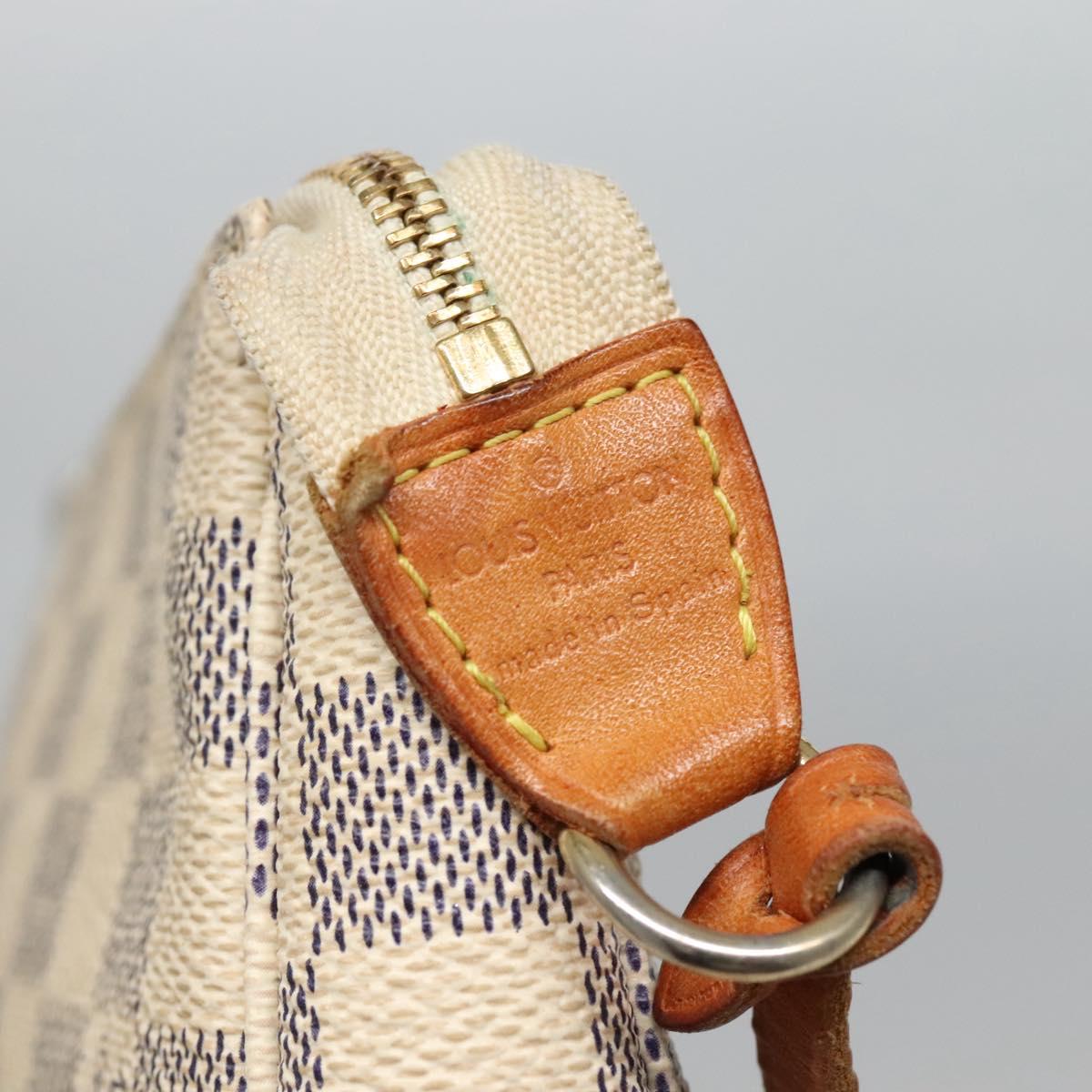 Louis Vuitton Pochette Accessoire White Canvas Clutch Bag (Pre-Owned)