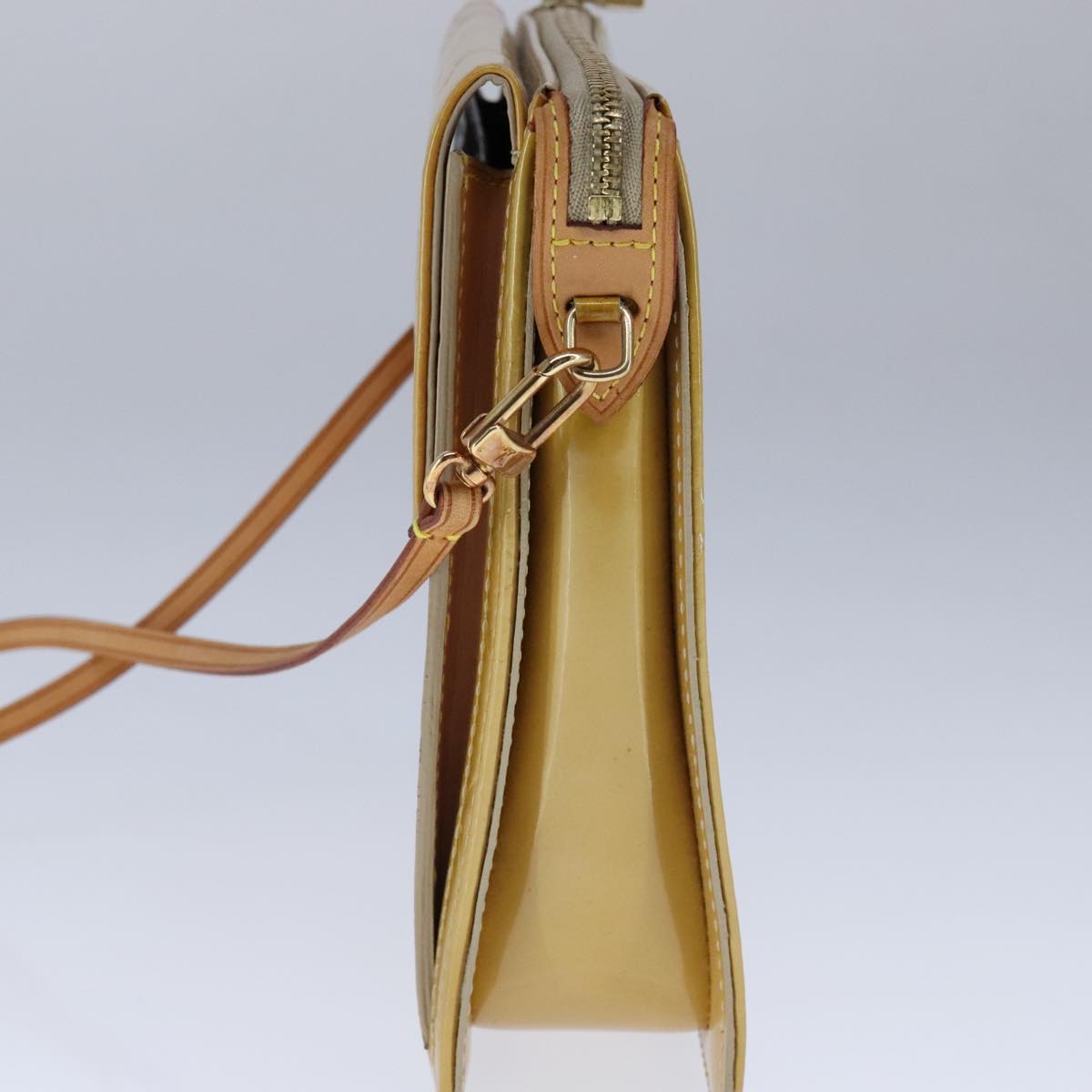 Louis Vuitton Mott Beige Patent Leather Clutch Bag (Pre-Owned)