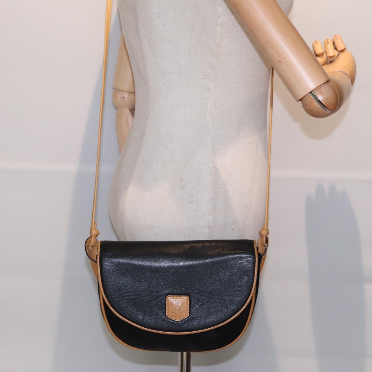 Céline Black Leather Shoulder Bag (Pre-Owned)