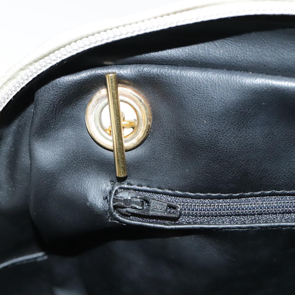 Bally Beige Leather Shoulder Bag (Pre-Owned)