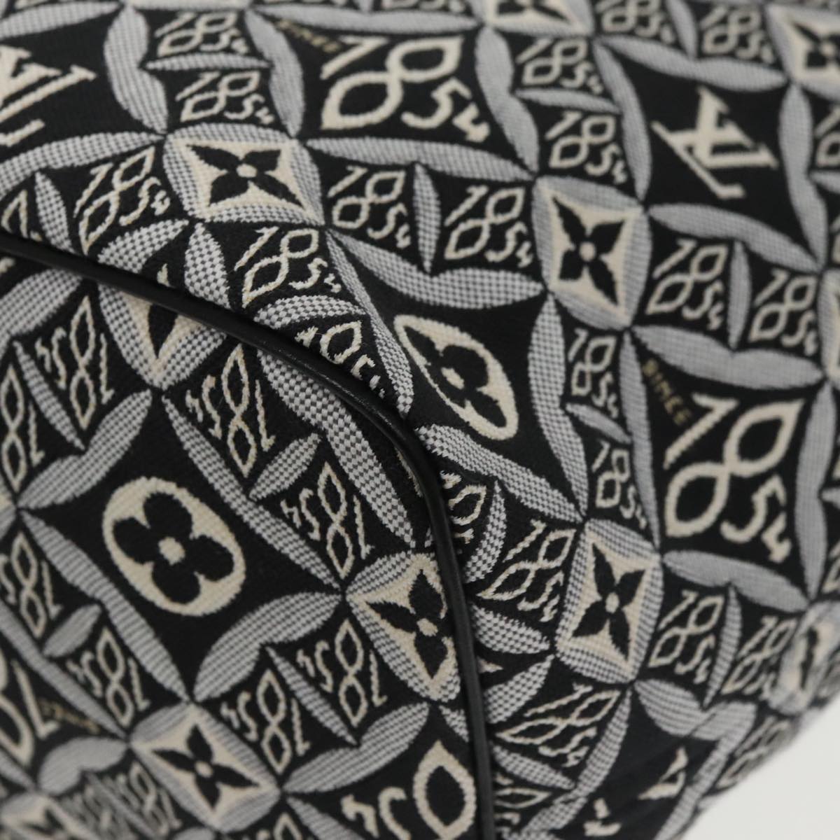 Louis Vuitton Neverfull Black Canvas Tote Bag (Pre-Owned)