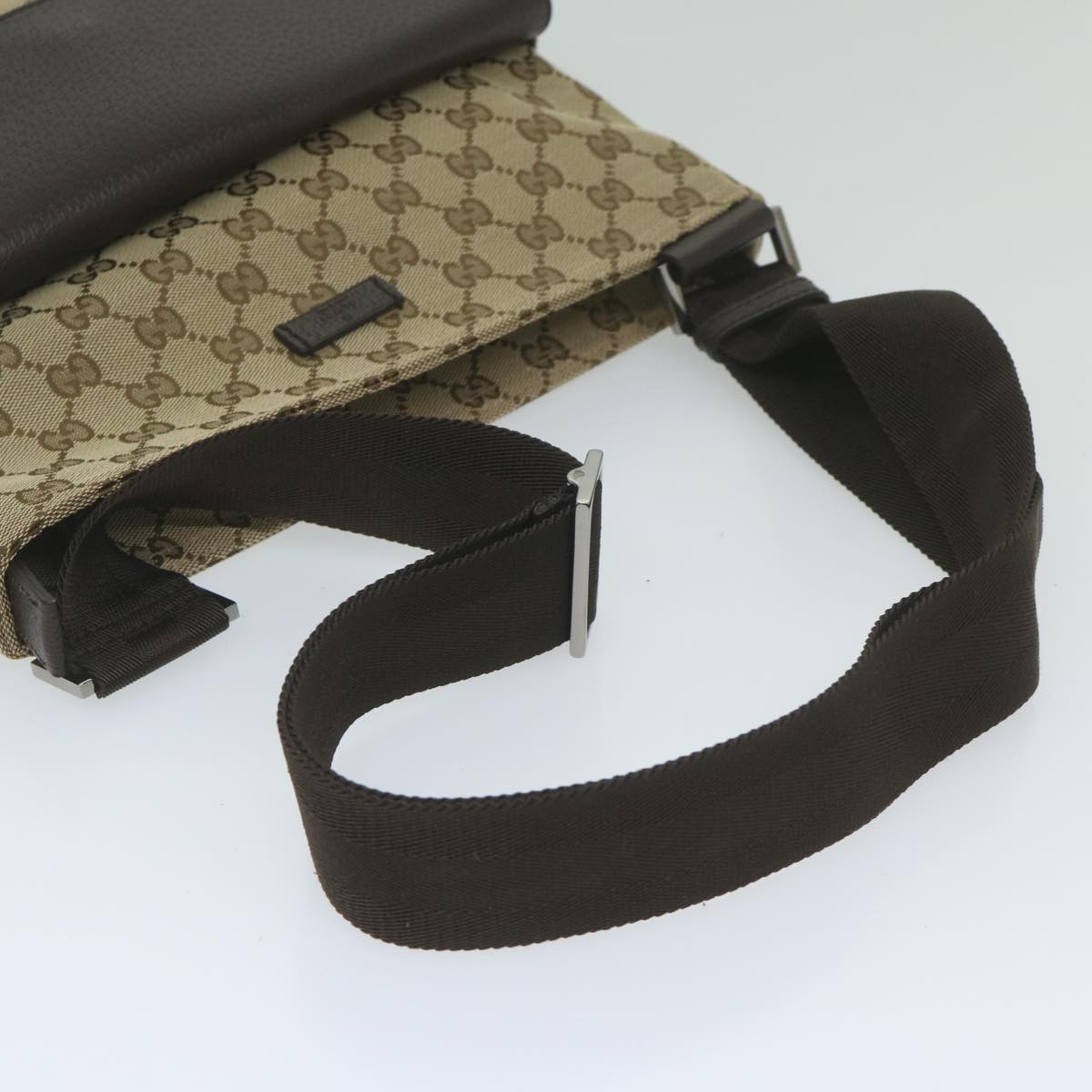 Gucci Gg Canvas Beige Canvas Shoulder Bag (Pre-Owned)