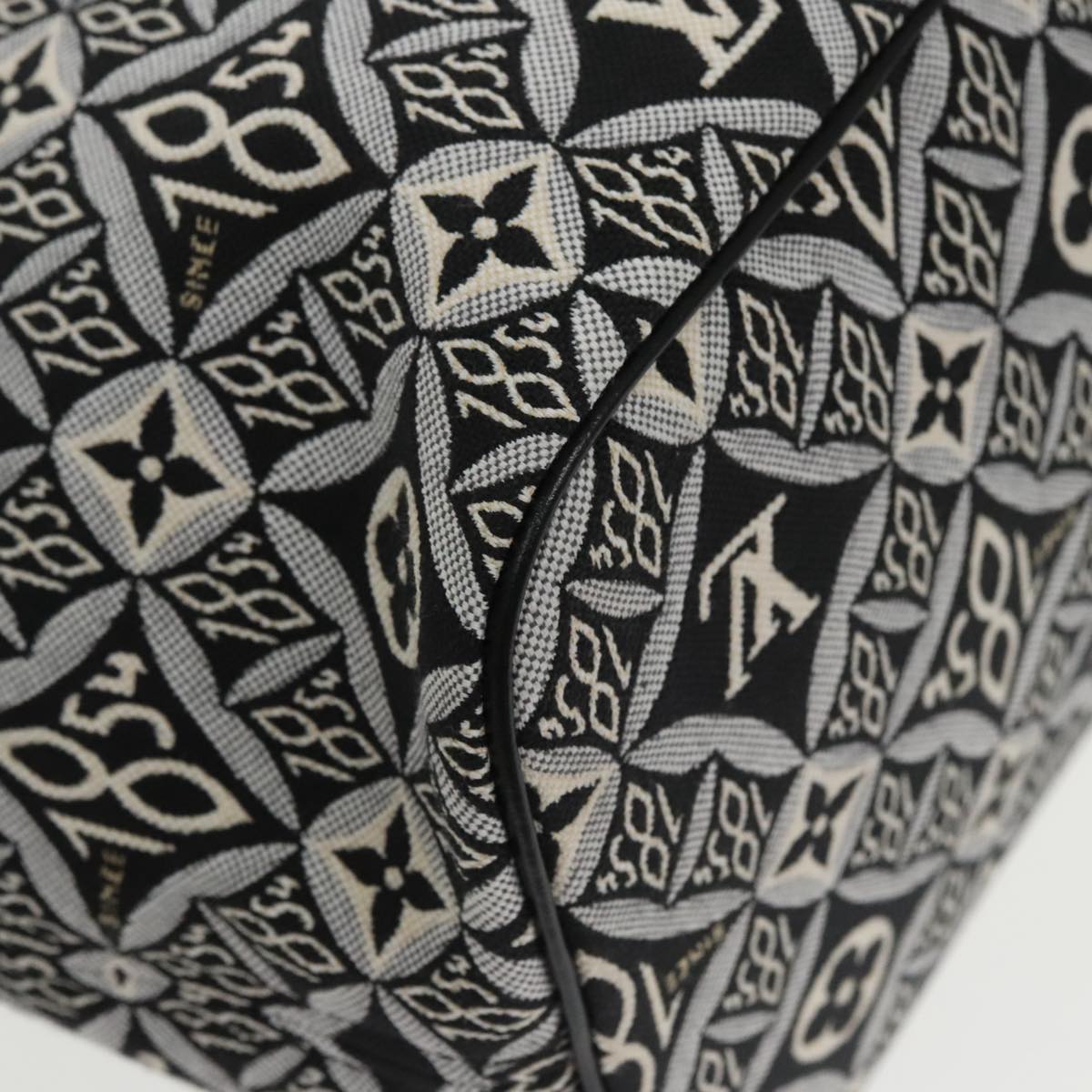 Louis Vuitton Neverfull Black Canvas Tote Bag (Pre-Owned)