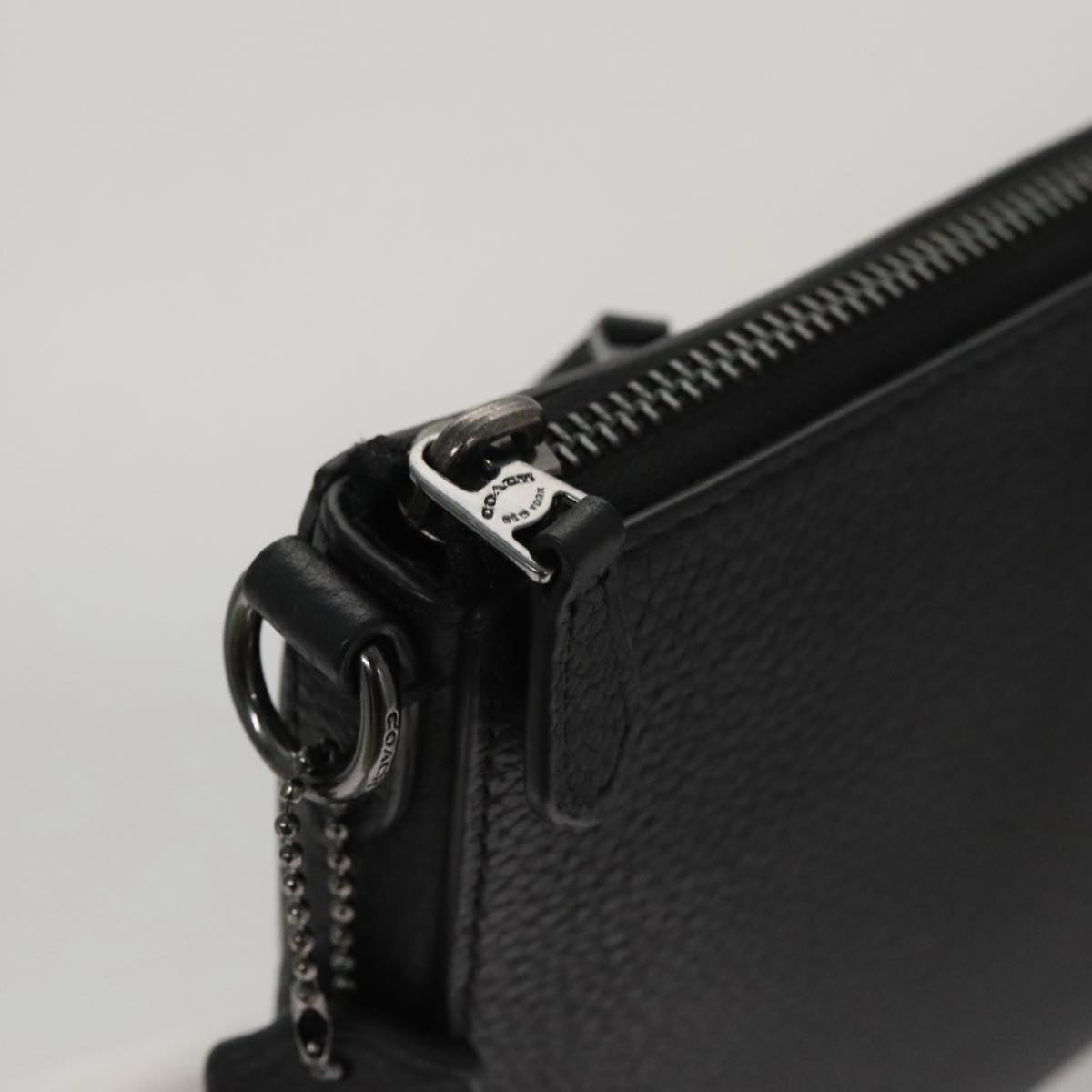 Coach Black Leather Shoulder Bag (Pre-Owned)